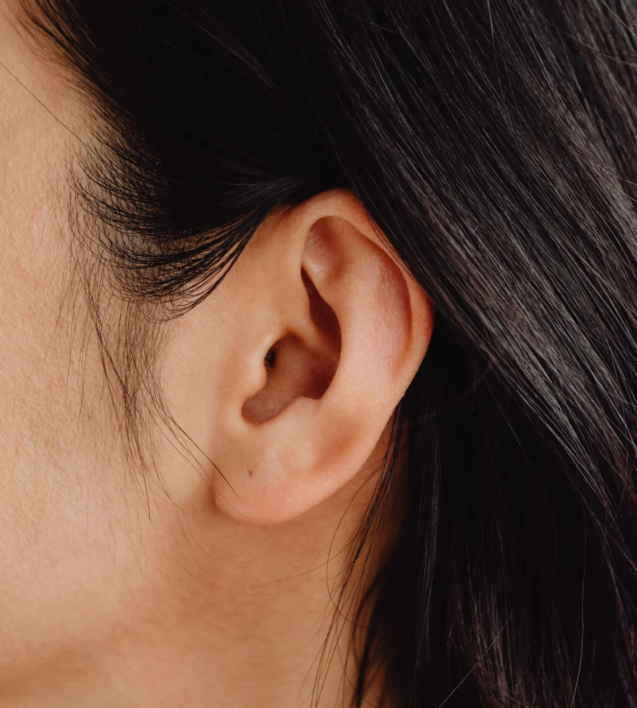 oreille gauche femme